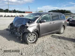 2011 Toyota Sienna XLE AAS с VIN 5TDYK3DC8BS072132, выставлен на аукционе Copart как лот 85273635 с пробегом 221 037 миль миль и Списание • Salvage title. История ставок и продаж доступна на DreamBid. Изображение 1.