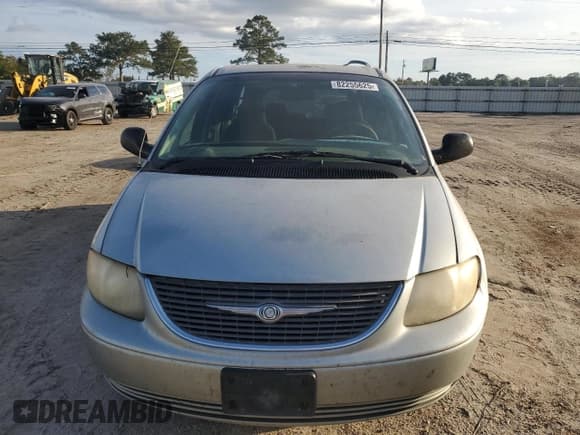 ✅ 2003 Chrysler Town & Country LX • VIN: 2C4GP44363R114973 • Lot: 82255625. Listed on Copart with 300,083 mi. Free auction sales archive from the USA and detailed vehicle history report at DreamBid. Image 5.