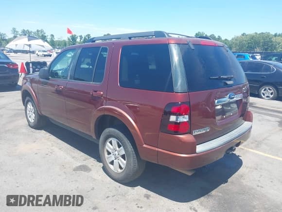 ✅ 2010 Ford Explorer XLT • VIN: 1FMEU6DE7AUA32162 • Lot: 42322017. Wystawiony na IAAI z przebiegiem 201 238 mil. Bezpłatny archiwum sprzedaży aukcyjnych z USA i szczegółowy raport historii pojazdu na DreamBid. Zdjęcie 3.
