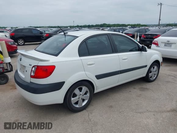 ✅ 2009 Kia Rio LX • VIN: KNADE223096557455 • Lot: 42432576. Listed on IAAI with 155,523 mi. Free auction sales archive from the USA and detailed vehicle history report at DreamBid. Image 4.