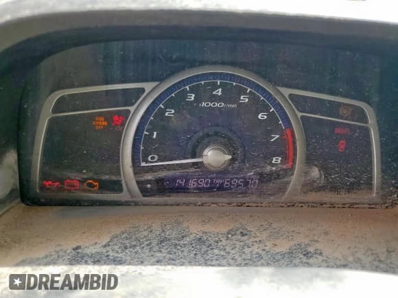 ✅ 2010 Honda Civic DX-VP • VIN: 2HGFA1E33AH521440 • Lot: 64039905. Listed on Copart with 141,690 mi. Free auction sales archive from the USA and detailed vehicle history report at DreamBid. Image 9.