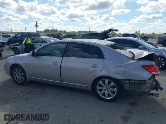 ✅ 2006 Toyota Avalon Limited • VIN: 4T1BK36BX6U160543 • Lot: 43699188. Wystawiony na IAAI z przebiegiem 228 471 mil. Bezpłatny archiwum sprzedaży aukcyjnych z USA i szczegółowy raport historii pojazdu na DreamBid. Zdjęcie 13.