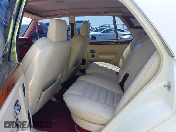 ✅ 1990 Bentley Turbo R • VIN: SCBZR03DXLCX32699 • Lot: 42960582. Wystawiony na IAAI z przebiegiem 38 147 mil. Bezpłatny archiwum sprzedaży aukcyjnych z USA i szczegółowy raport historii pojazdu na DreamBid. Zdjęcie 8.