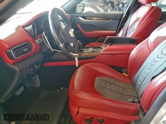 ✅ 2017 Maserati Levante S • VIN: ZN661YUL6HX231285 • Lot: 94260335. Wystawiony na Copart z przebiegiem Nie podano. Bezpłatny archiwum sprzedaży aukcyjnych z USA i szczegółowy raport historii pojazdu na DreamBid. Zdjęcie 7.