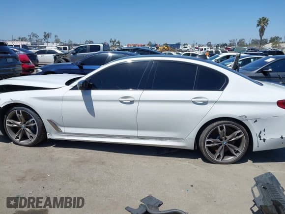✅ 2020 BMW 5 Series M550i xDrive • VIN: WBAJS7C0XLCD42738 • Lot: 42326945. Wystawiony na IAAI z przebiegiem 50 046 mil. Bezpłatny archiwum sprzedaży aukcyjnych z USA i szczegółowy raport historii pojazdu na DreamBid. Zdjęcie 14.