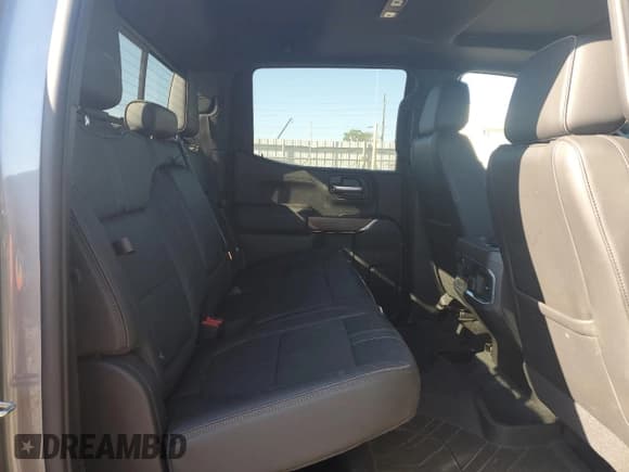 ✅ 2020 Chevrolet Silverado 1500 High Country • VIN: 3GCUYHEL3LG225718 • Lot: 70046254. Wystawiony na Copart z przebiegiem 51 594 mil. Bezpłatny archiwum sprzedaży aukcyjnych z USA i szczegółowy raport historii pojazdu na DreamBid. Zdjęcie 10.