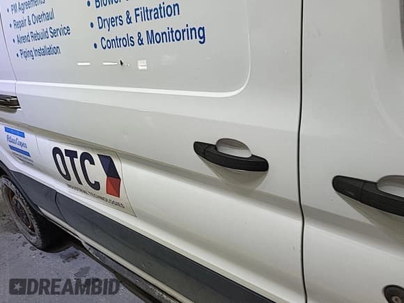 ✅ 2019 Ford Transit Cargo • VIN: 1FTYR2YM4KKA85623 • Lot: 43943597. Wystawiony na IAAI z przebiegiem 97 589 mil. Bezpłatny archiwum sprzedaży aukcyjnych z USA i szczegółowy raport historii pojazdu na DreamBid. Zdjęcie 9.