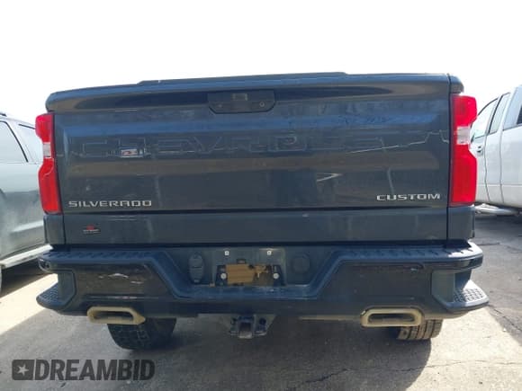 ✅ 2020 Chevrolet Silverado 1500 Custom Trail Boss • VIN: 1GCRYCEFXLZ232491 • Lot: 41579907. Wystawiony na IAAI z przebiegiem 62 258 mil. Bezpłatny archiwum sprzedaży aukcyjnych z USA i szczegółowy raport historii pojazdu na DreamBid. Zdjęcie 16.