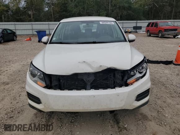 ✅ 2013 Volkswagen Tiguan S • VIN: WVGAV3AX0DW562269 • Lot: 90544155. Wystawiony na Copart z przebiegiem 146 658 mil. Bezpłatny archiwum sprzedaży aukcyjnych z USA i szczegółowy raport historii pojazdu na DreamBid. Zdjęcie 5.