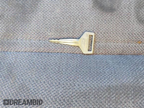 ✅ 1988 Toyota Camry • VIN: JT2SV21W4J0142371 • Lot: 41686987. Wystawiony na IAAI z przebiegiem 255 493 mil. Bezpłatny archiwum sprzedaży aukcyjnych z USA i szczegółowy raport historii pojazdu na DreamBid. Zdjęcie 11.