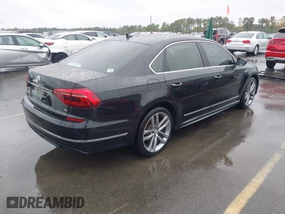 ✅ 2017 Volkswagen Passat R-Line • VIN: 1VWDT7A38HC029098 • Lot: 43429214. Wystawiony na IAAI z przebiegiem 144 596 mil. Bezpłatny archiwum sprzedaży aukcyjnych z USA i szczegółowy raport historii pojazdu na DreamBid. Zdjęcie 4.
