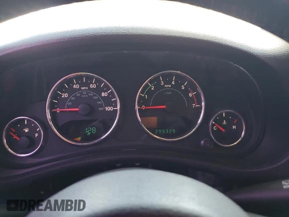 ✅ 2011 Jeep Wrangler Unlimited Sport • VIN: 1J4BA3H15BL565568 • Лот: 90594635. Опубликован ранее на Copart с пробегом 299 329 миль. Бесплатный доступ к архиву аукционных продаж из США и подробный отчёт об истории автомобиля на DreamBid. Изображение 9.