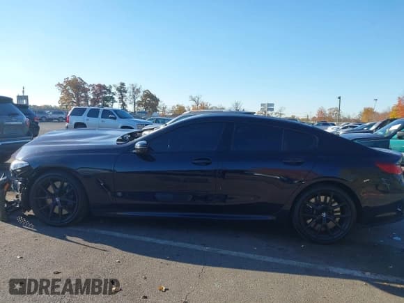 ✅ 2022 BMW 8 Series M850i • VIN: WBAGV8C02NCJ62659 • Lot: 43508361. Listed on IAAI with 20,131 mi. Free auction sales archive from the USA and detailed vehicle history report at DreamBid. Image 14.