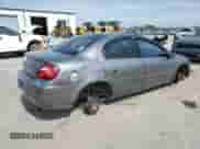 2005 Dodge Neon SXT z VIN 1B3ES56C65D260662, wystawiony jako Copart lot #49780575 z przebiegiem 184 036 mil mil oraz Szkoda całkowita • Salvage title. Historia ofert i sprzedaży dostępna na DreamBid. Obrazek 3.