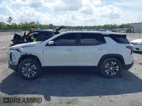 ✅ 2025 Chevrolet Equinox FWD LT • VIN: 3GNAXHEGXSL135651 • Lot: 42765359. Wystawiony na IAAI z przebiegiem 2 697 mil. Bezpłatny archiwum sprzedaży aukcyjnych z USA i szczegółowy raport historii pojazdu na DreamBid. Zdjęcie 14.