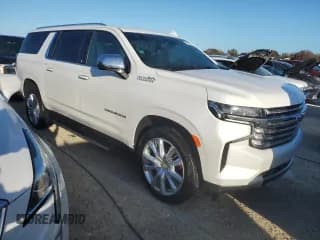 ✅ 2022 Chevrolet Suburban High Country • VIN: 1GNSKGKL3NR233657 • Lot: 74177244. Wystawiony na Copart z przebiegiem 9 111 mil. Bezpłatny archiwum sprzedaży aukcyjnych z USA i szczegółowy raport historii pojazdu na DreamBid. Zdjęcie 4.