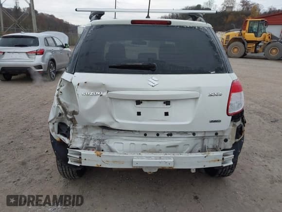 ✅ 2008 Suzuki SX4 • VIN: JS2YB413085109916 • Lot: 43672003. Wystawiony na IAAI z przebiegiem 78 183 mil. Bezpłatny archiwum sprzedaży aukcyjnych z USA i szczegółowy raport historii pojazdu na DreamBid. Zdjęcie 6.