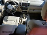 ✅ 2005 Nissan Frontier SE • VIN: 1N6AD07U75C401758 • Lot: 86328055. Wystawiony na Copart z przebiegiem 133 173 mil. Bezpłatny archiwum sprzedaży aukcyjnych z USA i szczegółowy raport historii pojazdu na DreamBid. Zdjęcie 8.