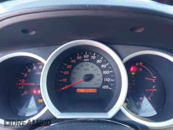 ✅ 2011 Toyota Tacoma • VIN: 5TFLU4EN1BX004646 • Lot: 41433676. Listed on IAAI with 185,135 mi. Free auction sales archive from the USA and detailed vehicle history report at DreamBid. Image 7.