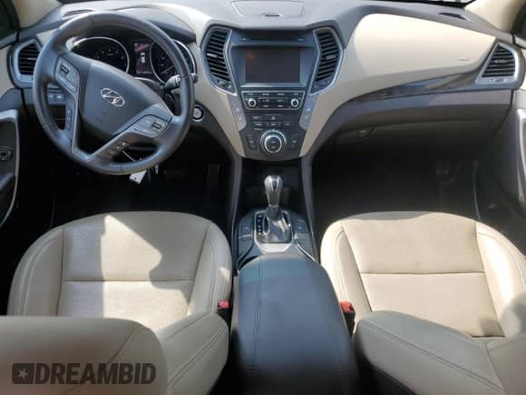 2017 Hyundai Santa Fe 2.0T z VIN 5XYZU3LAXHG379600, wystawiony jako Copart lot #71820035 z przebiegiem Nie podano mil oraz Czysty tytuł • Clean title. Historia ofert i sprzedaży dostępna na DreamBid. Obrazek 8.