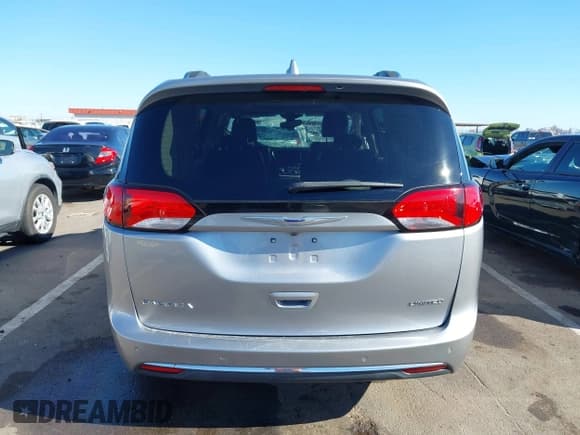 ✅ 2019 Chrysler Pacifica Limited • VIN: 2C4RC1GG4KR552357 • Lot: 43189981. Wystawiony na IAAI z przebiegiem 42 927 mil. Bezpłatny archiwum sprzedaży aukcyjnych z USA i szczegółowy raport historii pojazdu na DreamBid. Zdjęcie 16.