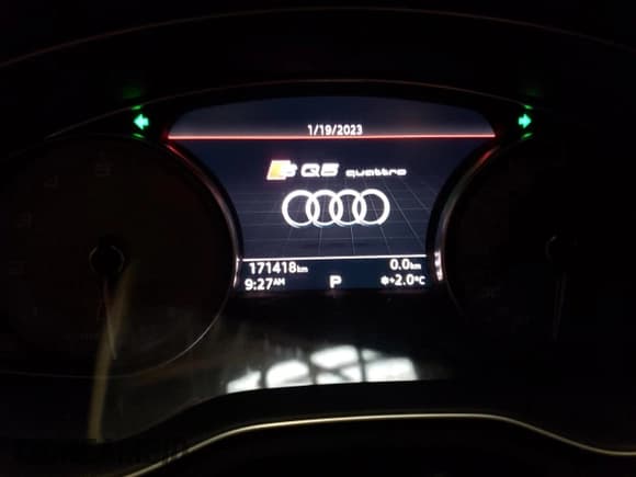 ✅ 2018 Audi SQ5 Premium Plus • VIN: WA1A4AFY8J2009301 • Лот: 37972503. Опубликован ранее на Copart с пробегом 171 418 миль. Бесплатный доступ к архиву аукционных продаж из США и подробный отчёт об истории автомобиля на DreamBid. Изображение 9.