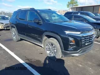 2025 Chevrolet Equinox FWD LT z VIN 3GNAXHEGXSL304373, wystawiony jako IAAI lot #43566601 z przebiegiem 21 115 mil mil oraz . Historia ofert i sprzedaży dostępna na DreamBid. Obrazek 1.