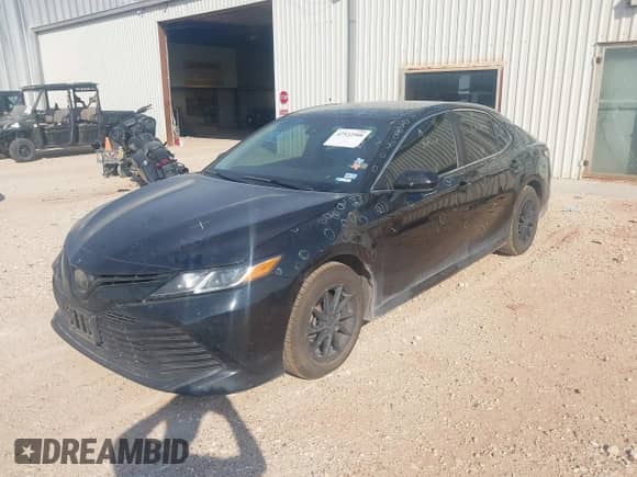 2019 Toyota Camry LE z VIN 4T1B11HK9KU725556, wystawiony jako IAAI lot #42922588 z przebiegiem 138 969 mil mil oraz . Historia ofert i sprzedaży dostępna na DreamBid. Obrazek 19.