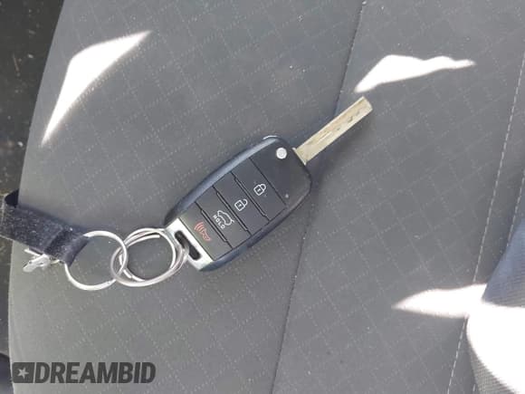 ✅ 2019 Kia Sorento L • VIN: 5XYPG4A32KG583033 • Lot: 43448604. Wystawiony na IAAI z przebiegiem 109 175 mil. Bezpłatny archiwum sprzedaży aukcyjnych z USA i szczegółowy raport historii pojazdu na DreamBid. Zdjęcie 11.