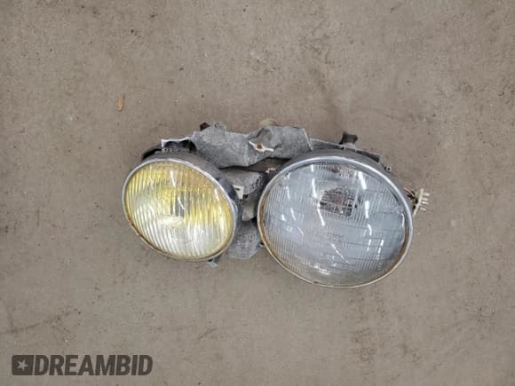 ✅ 1985 Mercedes-Benz 300 • VIN: WDBAB33C7FA271399 • Lot: 60481895. Listed on Copart with 149,286 mi. Free auction sales archive from the USA and detailed vehicle history report at DreamBid. Image 12.