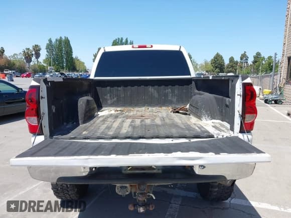 ✅ 2005 Chevrolet Silverado 2500HD LS • VIN: 1GCHK23U35F803784 • Lot: 42185294. Wystawiony na IAAI z przebiegiem 205 539 mil. Bezpłatny archiwum sprzedaży aukcyjnych z USA i szczegółowy raport historii pojazdu na DreamBid. Zdjęcie 16.