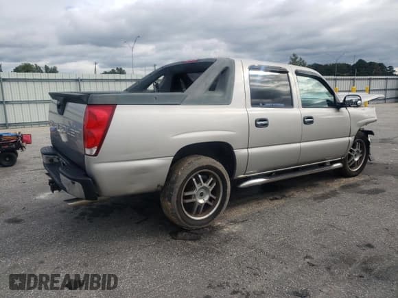 ✅ 2005 Chevrolet Avalanche Z66 • VIN: 3GNEC12Z95G183763 • Lot: 82448605. Listed on Copart with 296,693 mi. Free auction sales archive from the USA and detailed vehicle history report at DreamBid. Image 3.