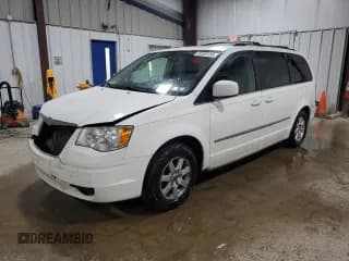 ✅ 2010 Chrysler Town & Country Touring Plus • VIN: 2A4RR8D15AR415282 • Lot: 89908155. Wystawiony na Copart z przebiegiem 176 738 mil. Bezpłatny archiwum sprzedaży aukcyjnych z USA i szczegółowy raport historii pojazdu na DreamBid. Zdjęcie 1.