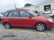 ✅ 2008 Kia Rondo LX • VIN: KNAFG526687157441 • Lot: 43044346. Wystawiony na IAAI z przebiegiem 144 000 mil. Bezpłatny archiwum sprzedaży aukcyjnych z USA i szczegółowy raport historii pojazdu na DreamBid. Zdjęcie 13.