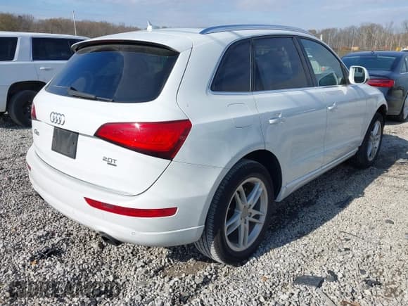 ✅ 2015 Audi Q5 Premium Plus • VIN: WA1LFAFP2FA017806 • Lot: 43770322. Listed on IAAI with 191,435 mi. Free auction sales archive from the USA and detailed vehicle history report at DreamBid. Image 4.