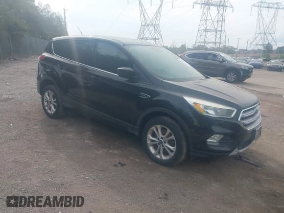 ✅ 2017 Ford Escape SE • VIN: 1FMCU9GD3HUA35646 • Lot: 43285904. Wystawiony na IAAI z przebiegiem Nie podano. Bezpłatny archiwum sprzedaży aukcyjnych z USA i szczegółowy raport historii pojazdu na DreamBid. Zdjęcie 1.
