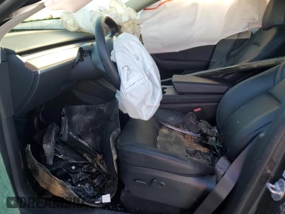 ✅ 2024 Tesla Model Y • VIN: 7SAYGDED8RA330260 • Lot: 86276315. Wystawiony na Copart z przebiegiem Nie podano. Bezpłatny archiwum sprzedaży aukcyjnych z USA i szczegółowy raport historii pojazdu na DreamBid. Zdjęcie 7.