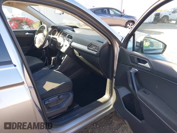 ✅ 2021 Volkswagen Tiguan S • VIN: 3VV1B7AX6MM099110 • Лот: 43586635. Опубликован ранее на IAAI с пробегом 50 605 миль. Бесплатный доступ к архиву аукционных продаж из США и подробный отчёт об истории автомобиля на DreamBid. Изображение 5.