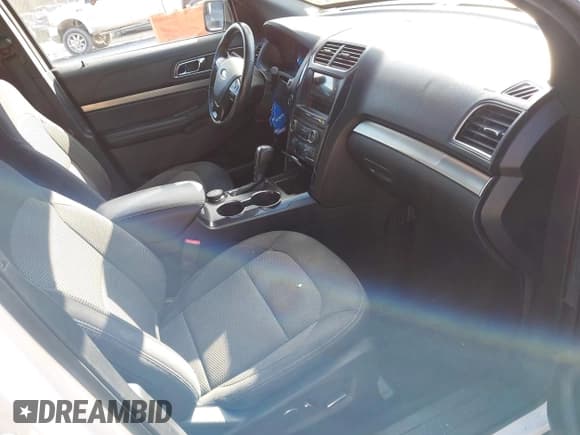 ✅ 2018 Ford Explorer XLT • VIN: 1FM5K8D85JGC12556 • Lot: 43737640. Wystawiony na IAAI z przebiegiem 162 338 mil. Bezpłatny archiwum sprzedaży aukcyjnych z USA i szczegółowy raport historii pojazdu na DreamBid. Zdjęcie 5.