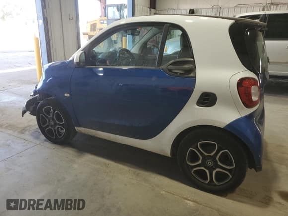 ✅ 2016 Smart fortwo Prime • VIN: WMEFJ5DA9GK053514 • Lot: 61554565. Wystawiony na Copart z przebiegiem 85 779 mil. Bezpłatny archiwum sprzedaży aukcyjnych z USA i szczegółowy raport historii pojazdu na DreamBid. Zdjęcie 2.