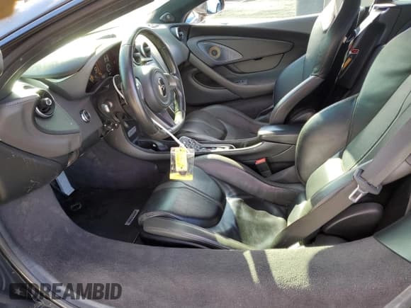 ✅ 2017 McLaren 570S • VIN: SBM13DAAXHW002218 • Lot: 41875174. Wystawiony na Copart z przebiegiem 27 857 mil. Bezpłatny archiwum sprzedaży aukcyjnych z USA i szczegółowy raport historii pojazdu na DreamBid. Zdjęcie 7.