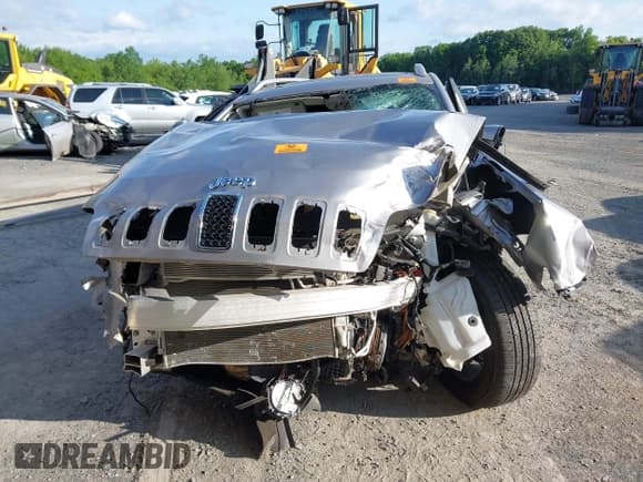 ✅ 2021 Jeep Cherokee Limited • VIN: 1C4PJMDX3MD102580 • Lot: 42550298. Listed on IAAI with 41,813 mi. Free auction sales archive from the USA and detailed vehicle history report at DreamBid. Image 12.