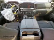 ✅ 2024 Chevrolet Silverado 1500 RST • VIN: 1GCPADED7RZ364939 • Lot: 83770965. Wystawiony na Copart z przebiegiem 25 586 mil. Bezpłatny archiwum sprzedaży aukcyjnych z USA i szczegółowy raport historii pojazdu na DreamBid. Zdjęcie 8.