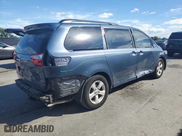 ✅ 2017 Toyota Sienna LE Auto Access Seat • VIN: 5TDKZ3DC0HS771457 • Lot: 82721385. Wystawiony na Copart z przebiegiem 116 721 mil. Bezpłatny archiwum sprzedaży aukcyjnych z USA i szczegółowy raport historii pojazdu na DreamBid. Zdjęcie 3.