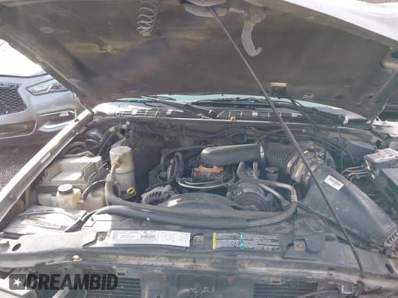 ✅ 2003 GMC Sonoma SLS • VIN: 1GTCS19X738237992 • Lot: 41345031. Wystawiony na IAAI z przebiegiem 154 597 mil. Bezpłatny archiwum sprzedaży aukcyjnych z USA i szczegółowy raport historii pojazdu na DreamBid. Zdjęcie 10.