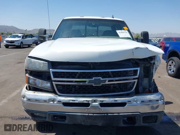 ✅ 2006 Chevrolet Silverado 2500HD LT3 • VIN: 1GCHK23D96F186182 • Лот: 42460326. Опубликован ранее на IAAI с пробегом 298 576 миль. Бесплатный доступ к архиву аукционных продаж из США и подробный отчёт об истории автомобиля на DreamBid. Изображение 13.