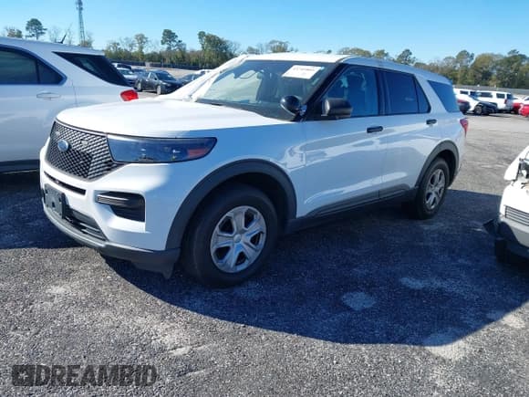 ✅ 2021 Ford Police Interceptor Utility • VIN: 1FM5K8ABXMGB64623 • Lot: 43749805. Wystawiony na IAAI z przebiegiem 50 mil. Bezpłatny archiwum sprzedaży aukcyjnych z USA i szczegółowy raport historii pojazdu na DreamBid. Zdjęcie 18.