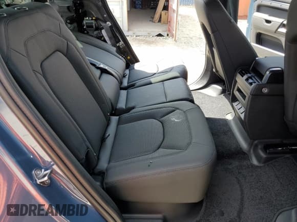 ✅ 2025 Land Rover Defender S • VIN: SALEJ7EX8S2454417 • Лот: 80831765. Опубликован ранее на Copart с пробегом 1 391 миль. Бесплатный доступ к архиву аукционных продаж из США и подробный отчёт об истории автомобиля на DreamBid. Изображение 11.