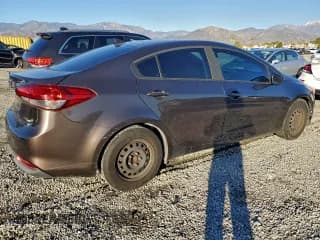 ✅ 2017 Kia Forte LX • VIN: 3KPFK4A72HE125821 • Лот: 93441945. Опубликован ранее на Copart с пробегом 175 967 миль. Бесплатный доступ к архиву аукционных продаж из США и подробный отчёт об истории автомобиля на DreamBid. Изображение 3.