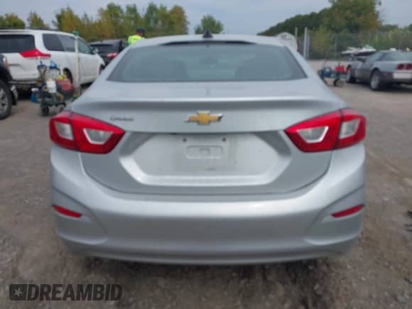2018 Chevrolet Cruze LS с VIN 1G1BC5SM7J7179538, выставлен на аукционе IAAI как лот 43259565 с пробегом 196 505 миль миль и . История ставок и продаж доступна на DreamBid. Изображение 17.